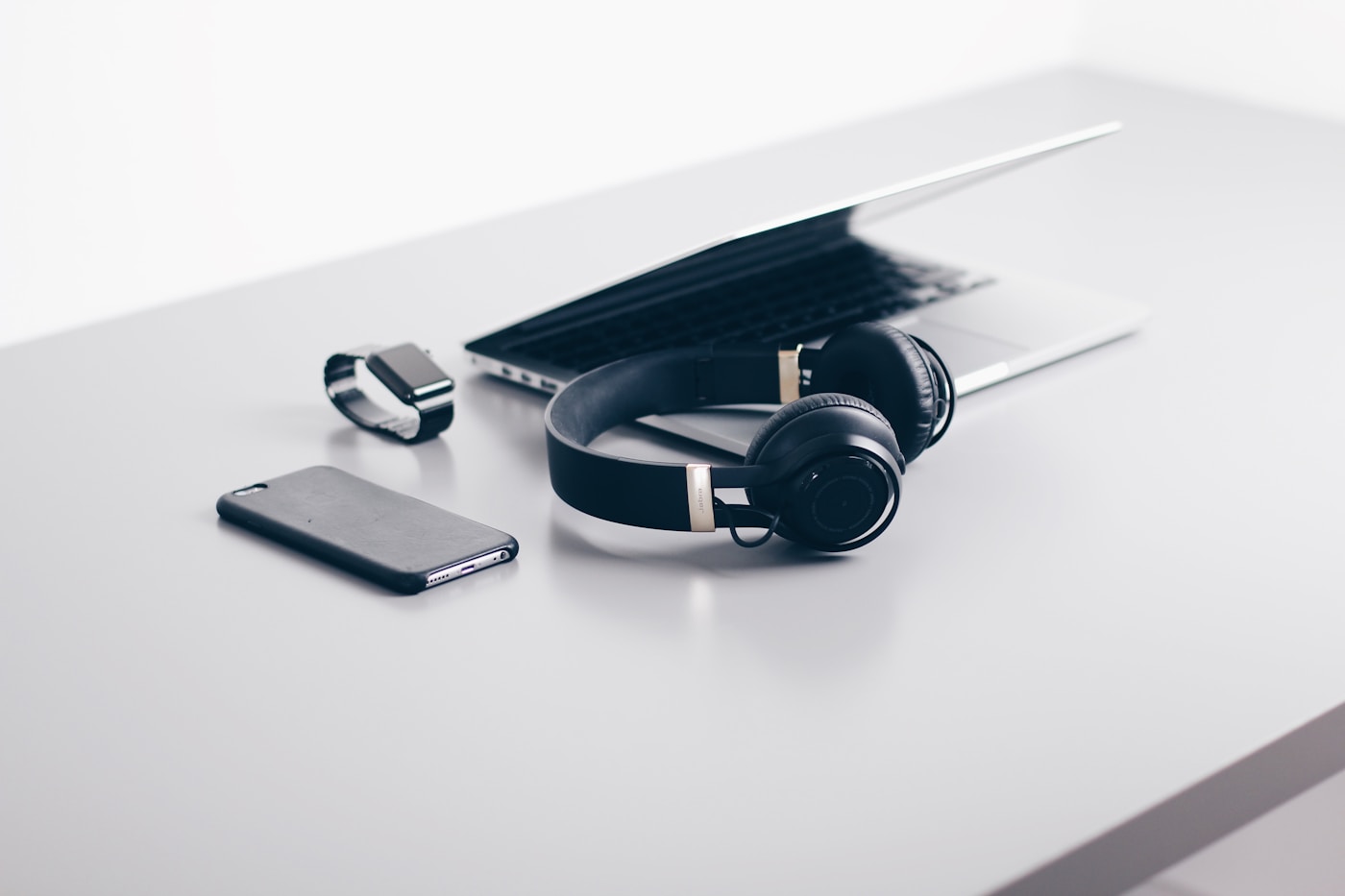 Consumer electronics and computer accessories
